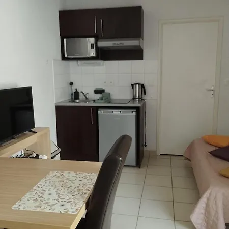 Apartmán Studio Cosy Avec Terrasse Et Parking Dans Residence Au Calme Avec Piscine, A 3 Min Des Thermes Et Centre Ville